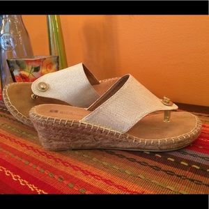White Mountain espadrille sandals